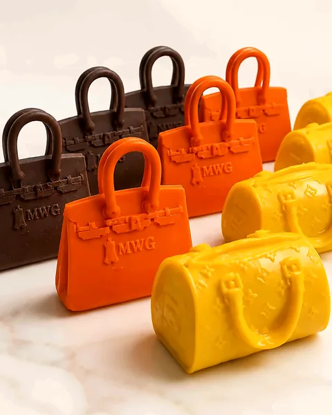 Mini sacs à main en chocolat noir, orange et jaune
